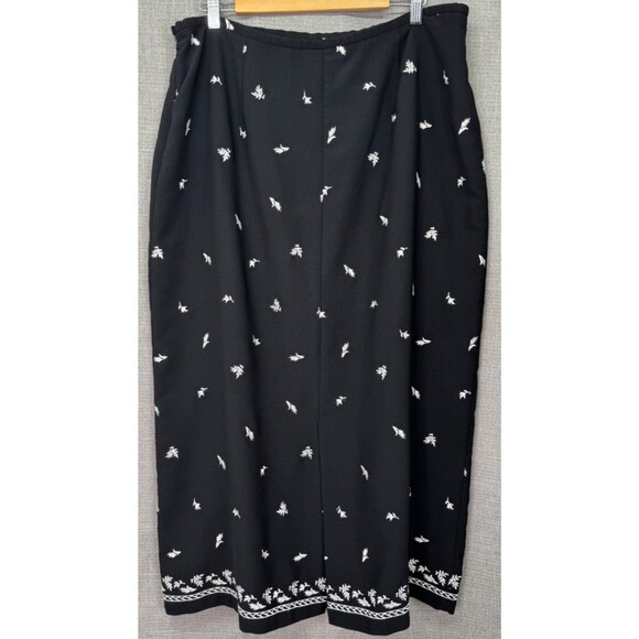 Coldwater Creek Side Zip Maxi Skirt Size XL Black White Floral Embroidery - Picture 3 of 7